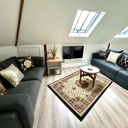 Glastonbury Secret Retreat - 1 Bd Split-Level Apt, Sleeps 3 Ngoại thất bức ảnh
