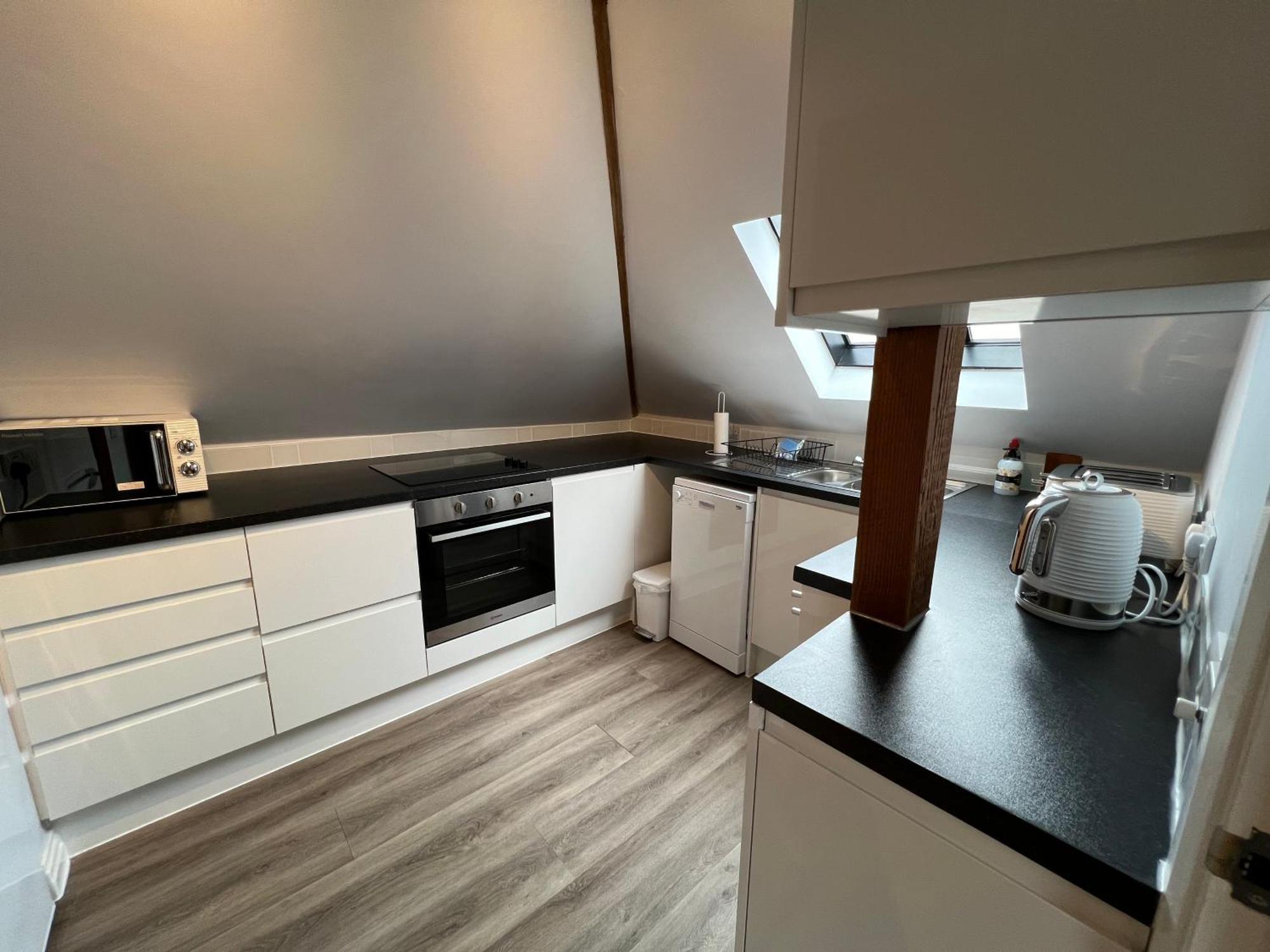 Glastonbury Secret Retreat - 1 Bd Split-Level Apt, Sleeps 3 Ngoại thất bức ảnh