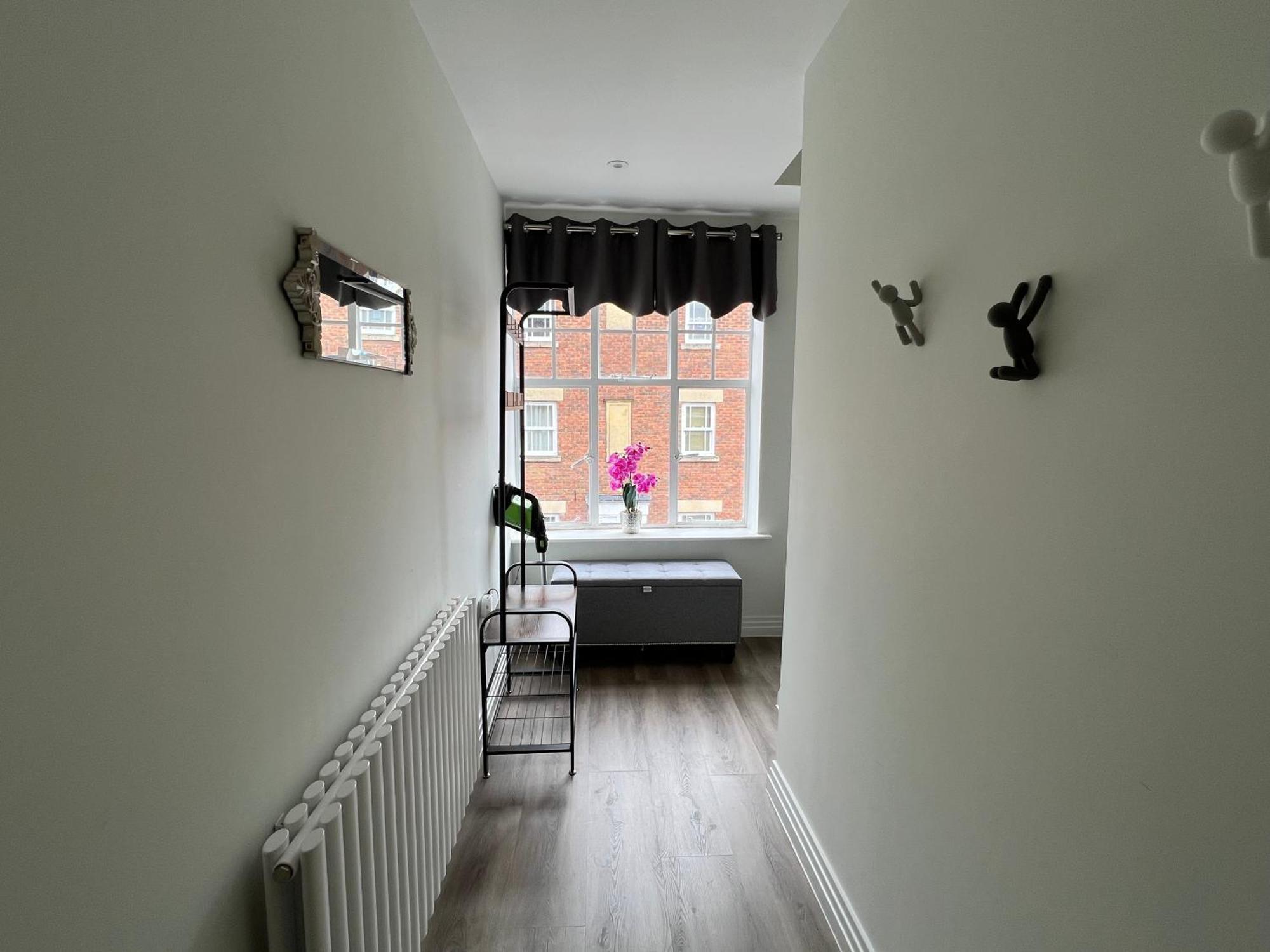 Glastonbury Secret Retreat - 1 Bd Split-Level Apt, Sleeps 3 Ngoại thất bức ảnh