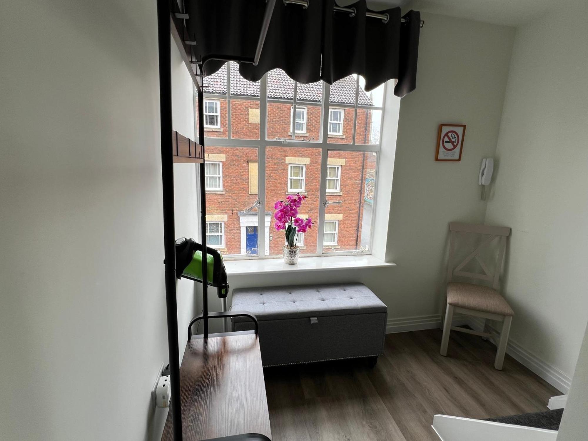 Glastonbury Secret Retreat - 1 Bd Split-Level Apt, Sleeps 3 Ngoại thất bức ảnh